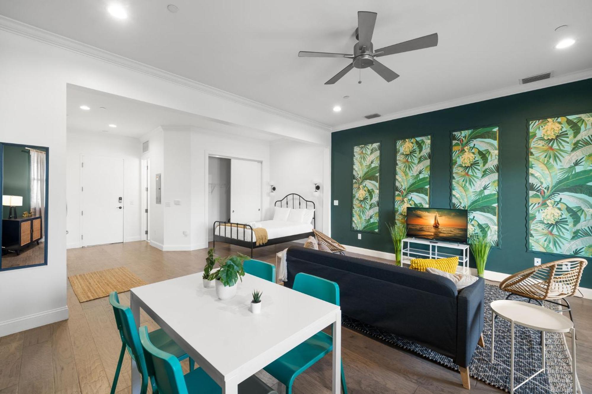 New! Rumba Roost - Upscale Ybor On 7th Ave, Shared Balcony Apartment *