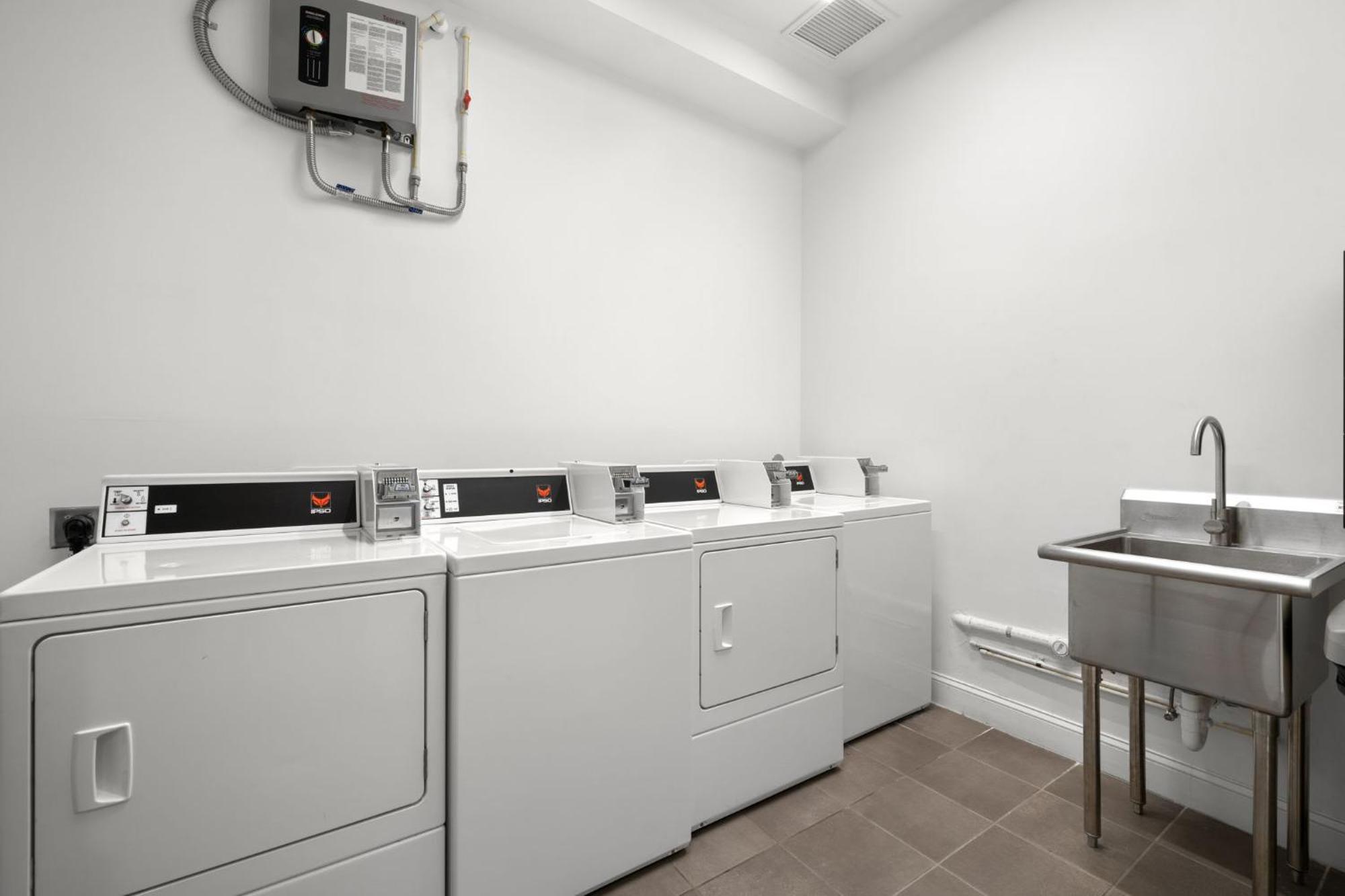 New! Rumba Roost - Upscale Ybor On 7th Ave, Shared Balcony Apartment