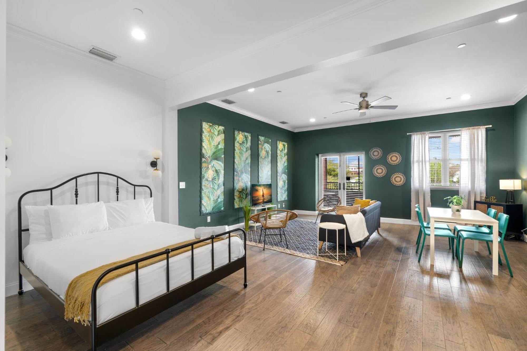 Apartment New! Rumba Roost - Upscale Ybor On 7th Ave, Shared Balcony