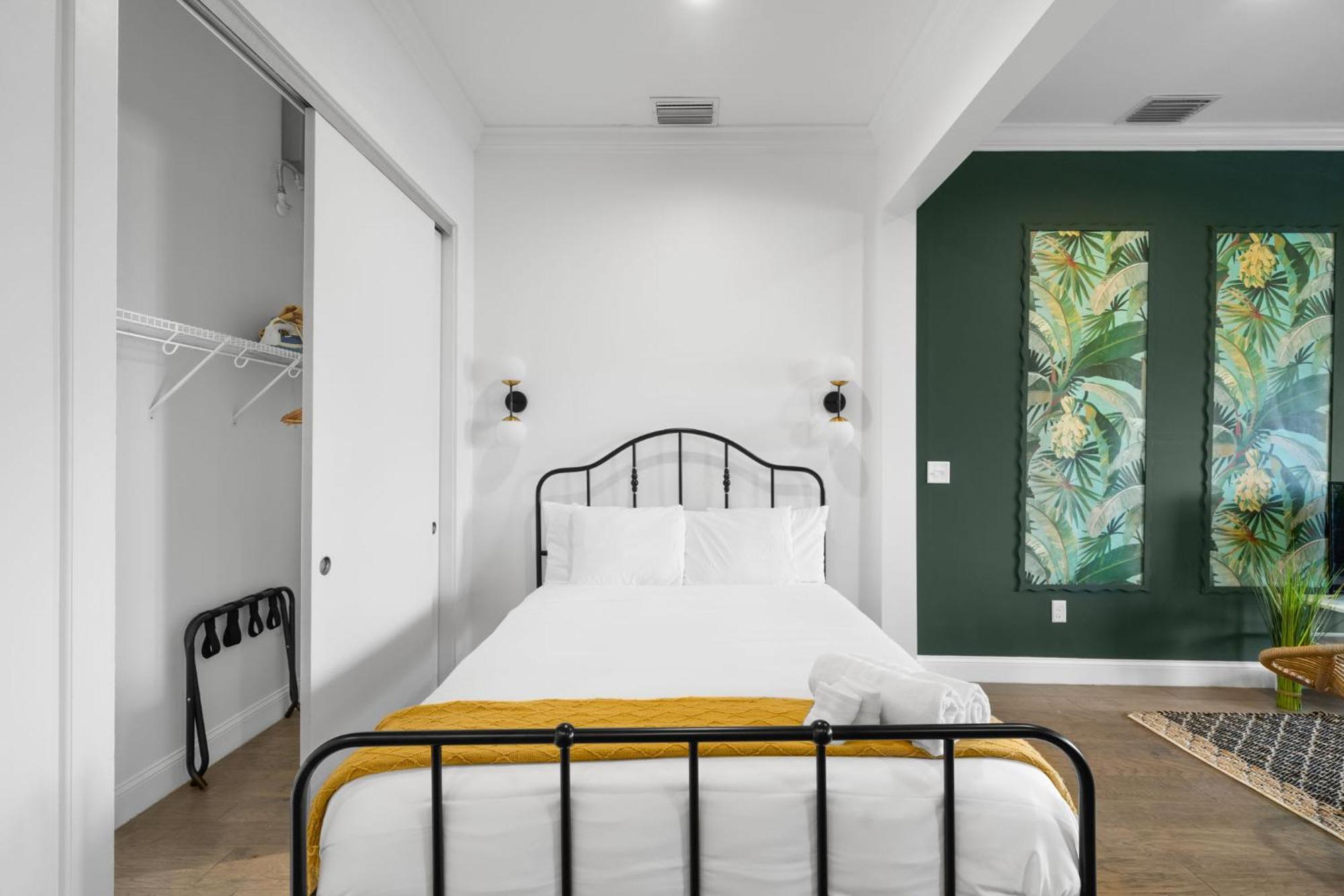 New! Rumba Roost - Upscale Ybor On 7th Ave, Shared Balcony Apartment Tampa