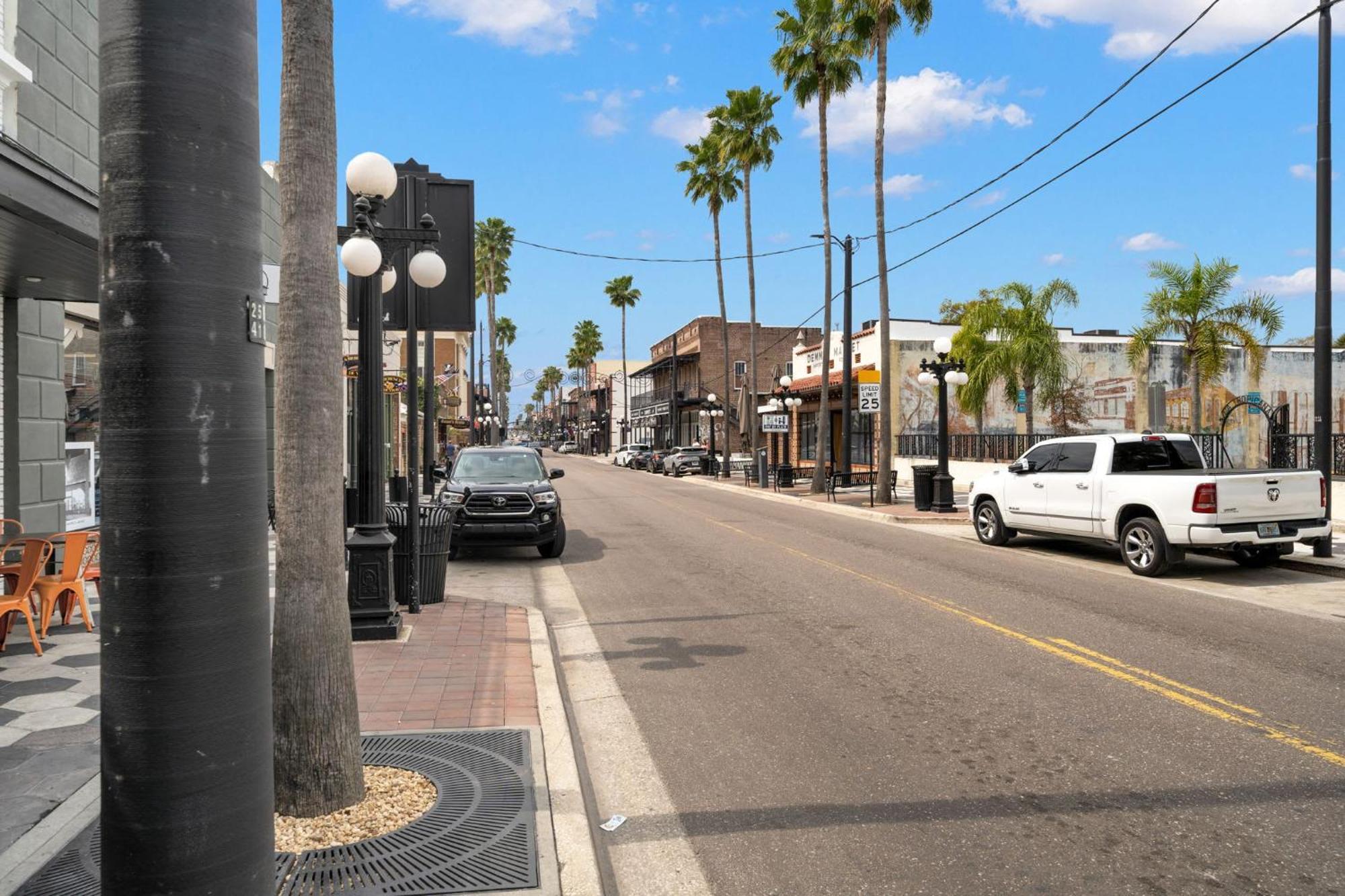 New! Rumba Roost - Upscale Ybor On 7th Ave, Shared Balcony Apartment Tampa